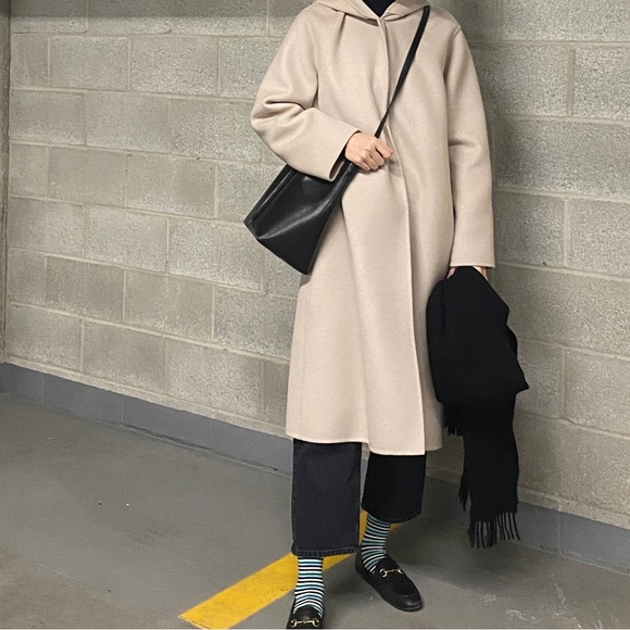 Wool coat with big hoodie - Picture 4 of 4